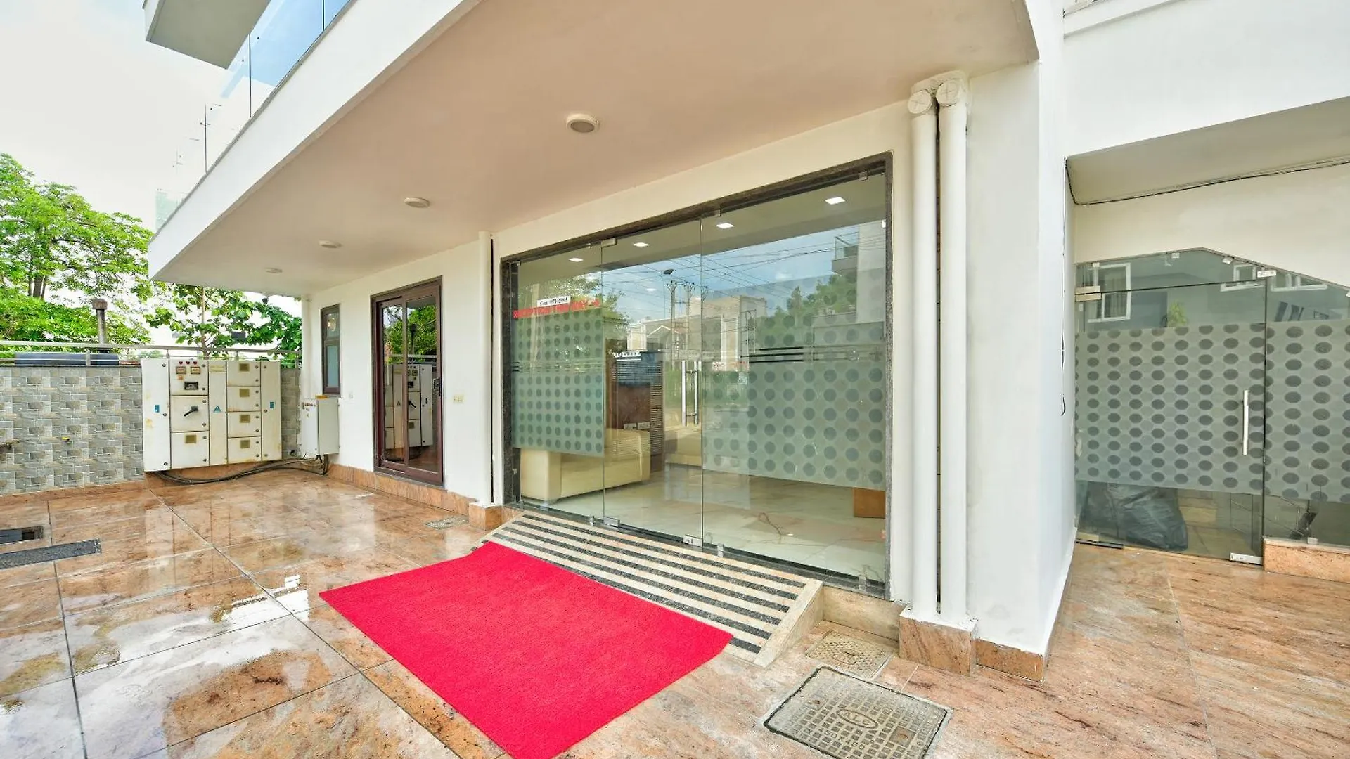 Hotel Leaf 9 Boutique, Near Golf Course Road And Galleria Market Gurgaon