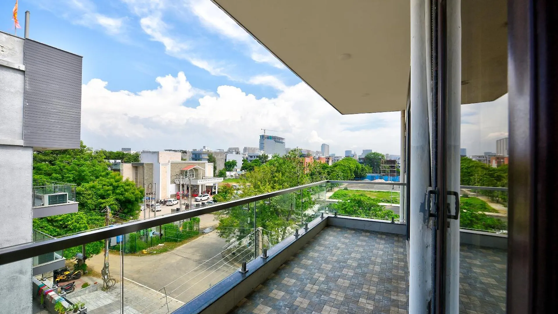 Hotel Leaf 9 Boutique, Near Golf Course Road And Galleria Market Gurgaon
