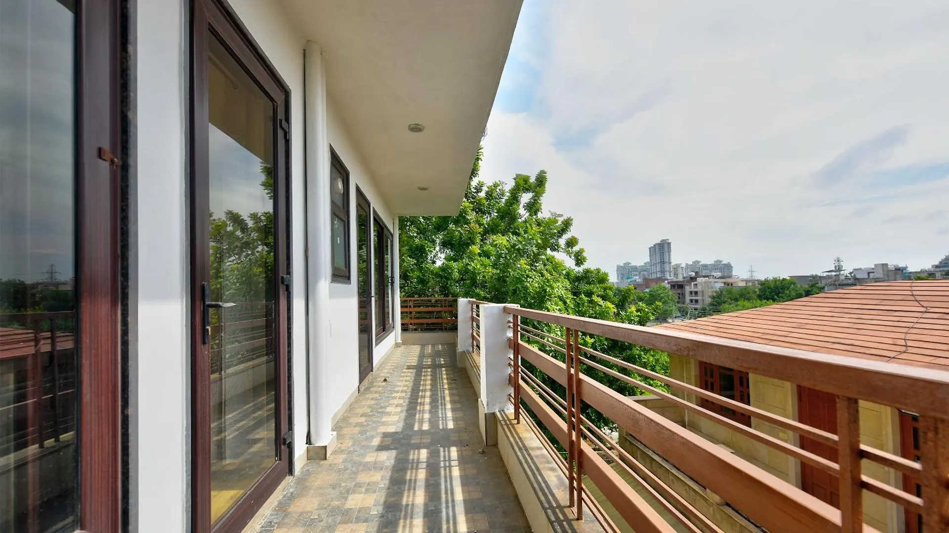 Hotel Leaf 9 Boutique, Near Golf Course Road And Galleria Market Gurgaon