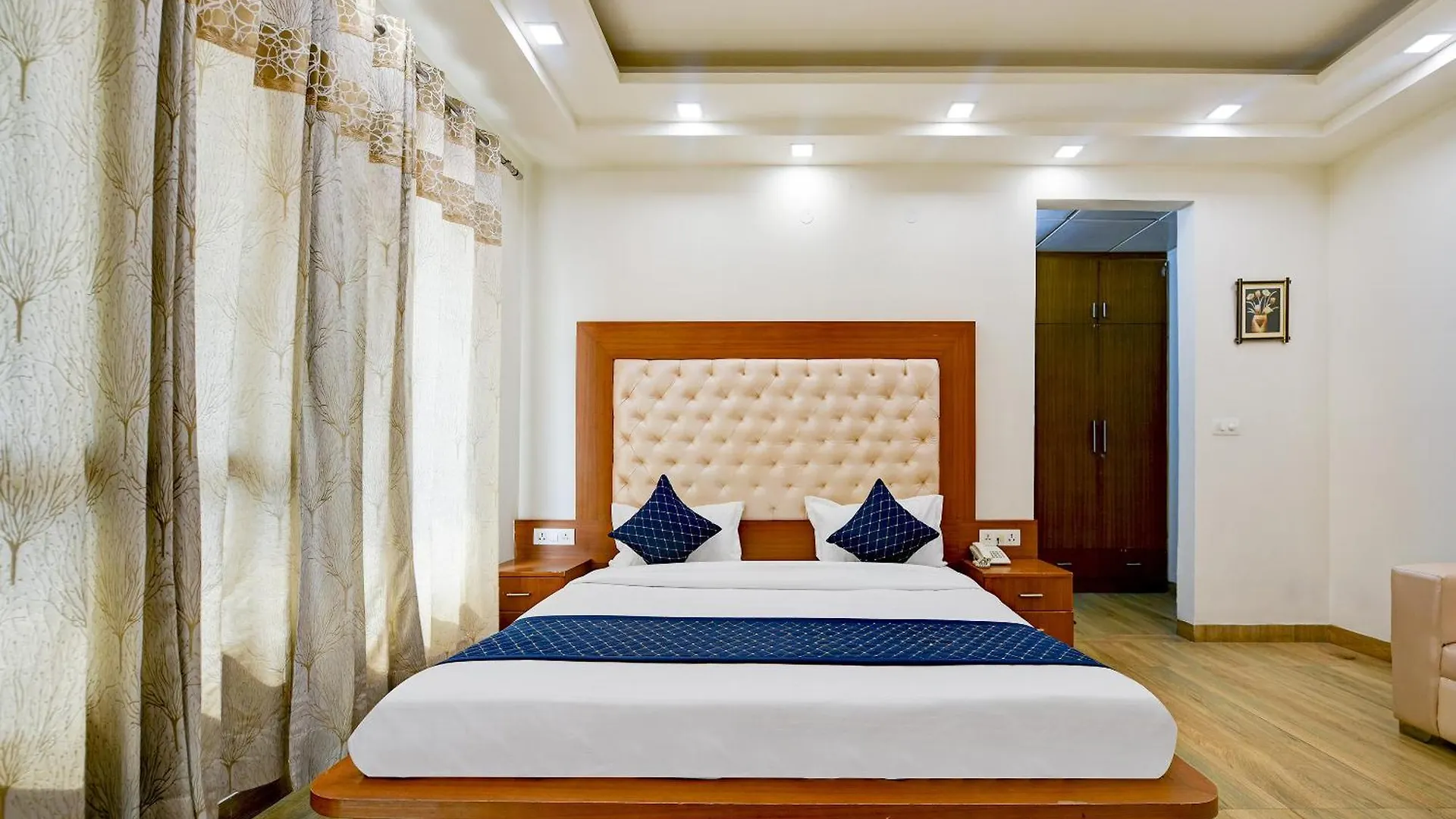 Hotel Leaf 9 Boutique, Near Golf Course Road And Galleria Market Gurgaon