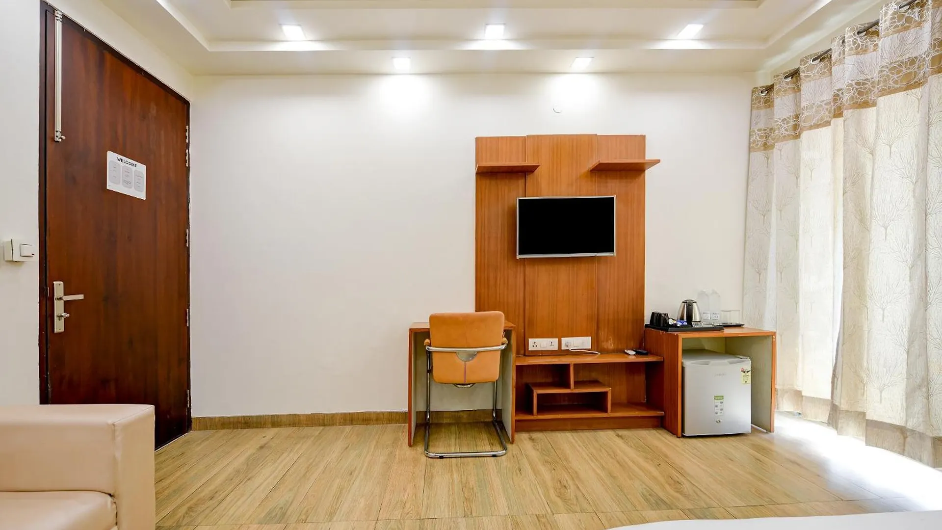 ***  Hotel Leaf 9 Boutique, Near Golf Course Road And Galleria Market Gurgaon India
