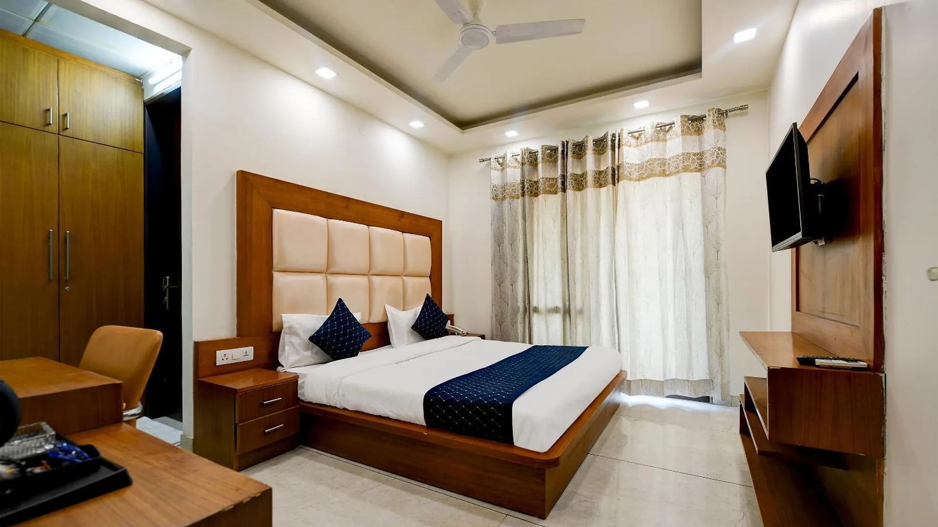 Hotel Leaf 9 Boutique, Near Golf Course Road And Galleria Market Gurgaon India