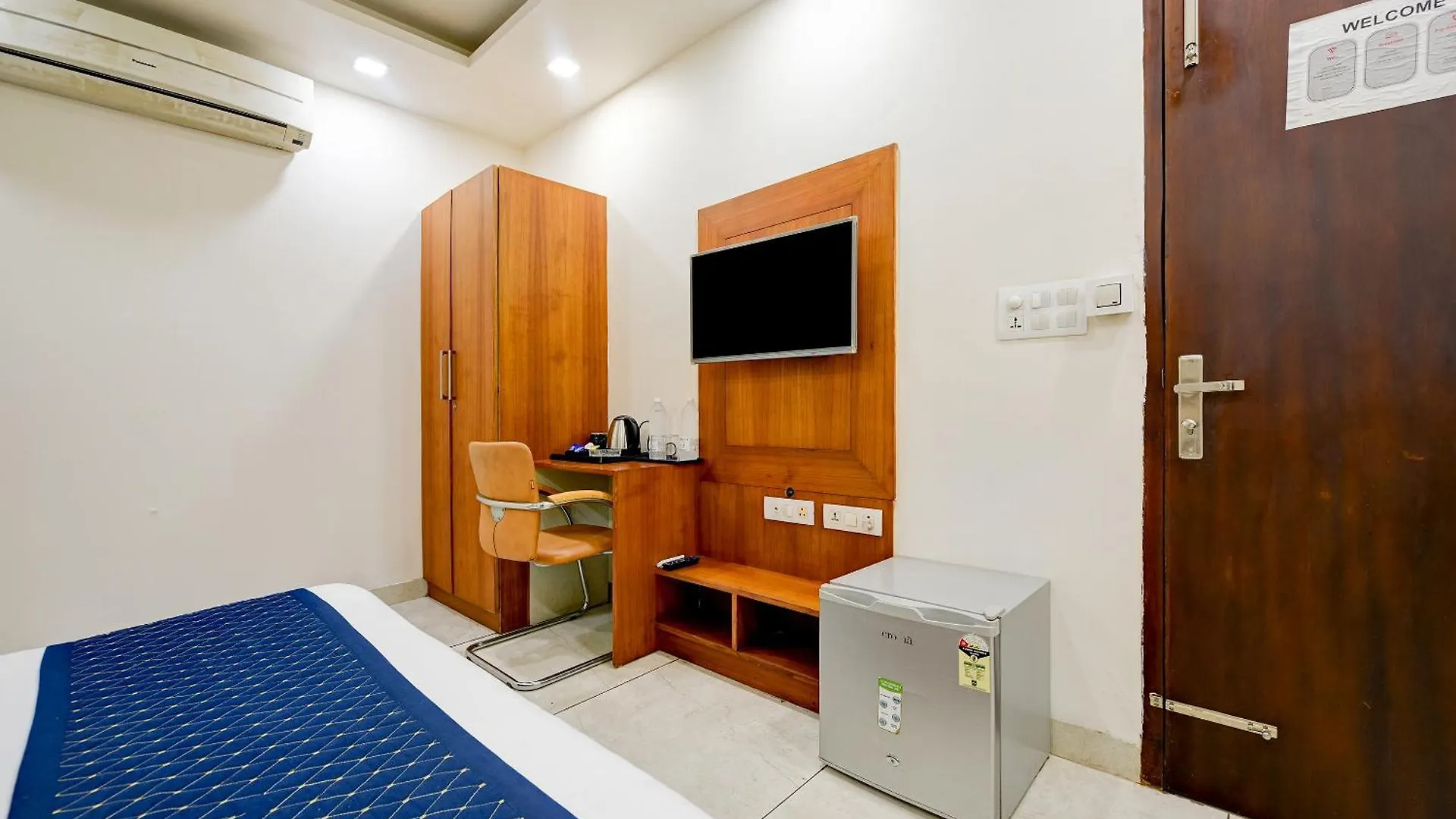 Hotel Leaf 9 Boutique, Near Golf Course Road And Galleria Market Gurgaon