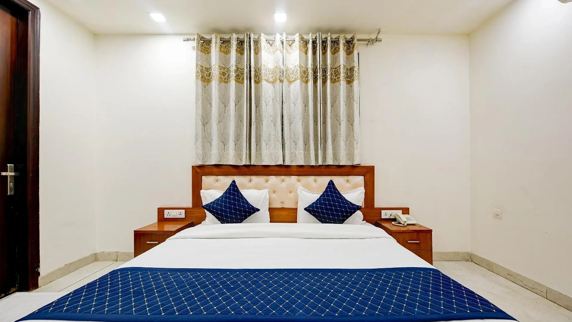 Hotel Leaf 9 Boutique, Near Golf Course Road And Galleria Market Gurgaon