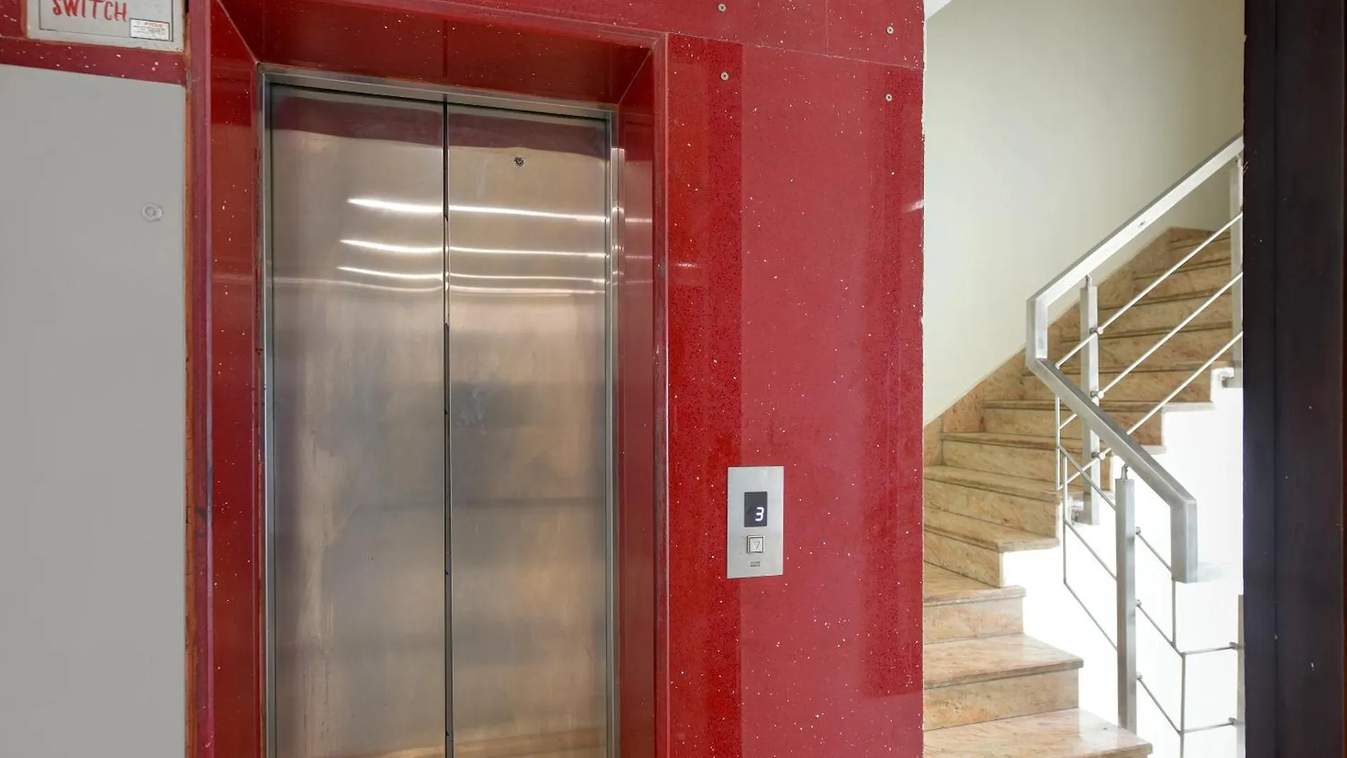 Hotel Leaf 9 Boutique, Near Golf Course Road And Galleria Market Gurgaon