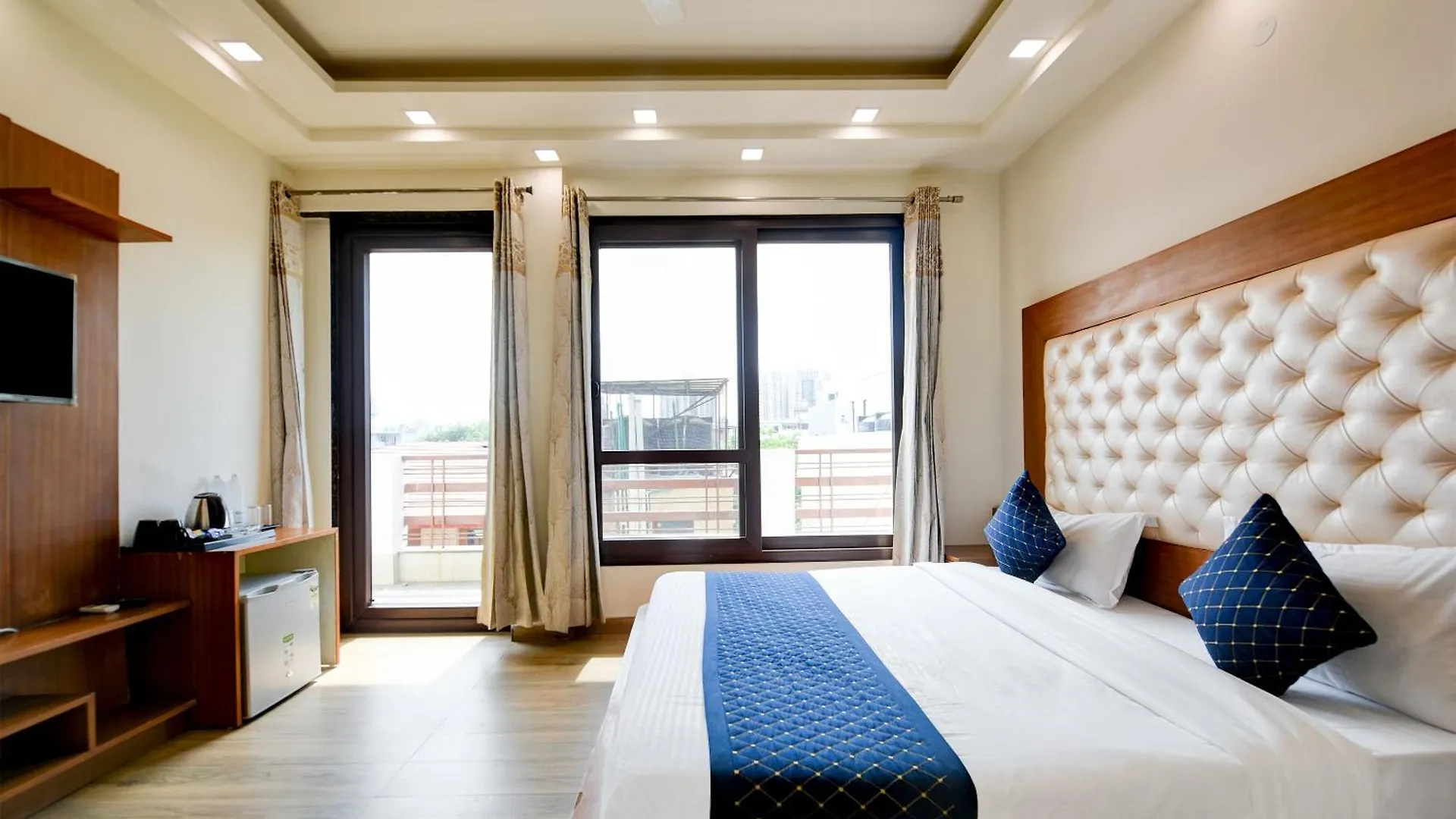 Hotel Leaf 9 Boutique, Near Golf Course Road And Galleria Market Gurgaon