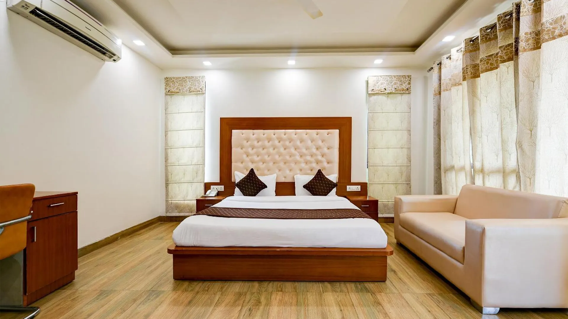 ***  Hotel Leaf 9 Boutique, Near Golf Course Road And Galleria Market Gurgaon India